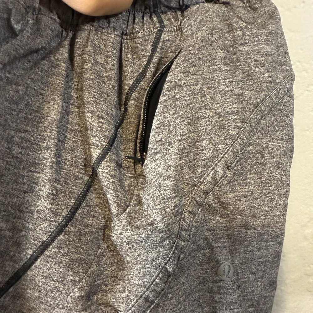 Lululemon Athletica Heathered Gray Athletic Shorts Size 2 - Picture 10 of 11